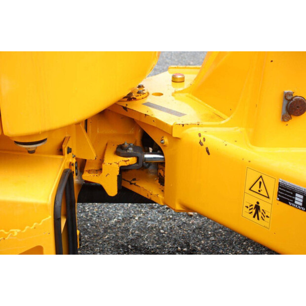 2017 فولفو L30G-46506640