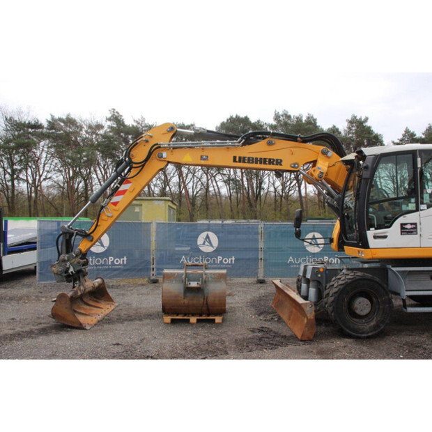 2017 ليبهير A914-46506790