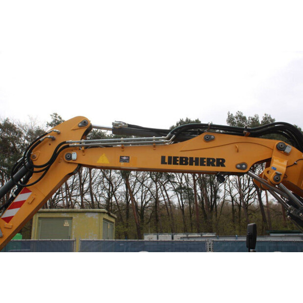 2017 ليبهير A914-46506792