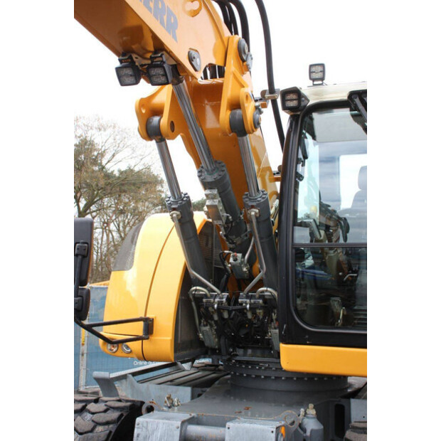 2017 ليبهير A914-46506794