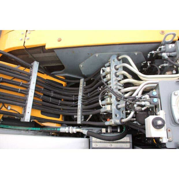 2017 ليبهير A914-46506811