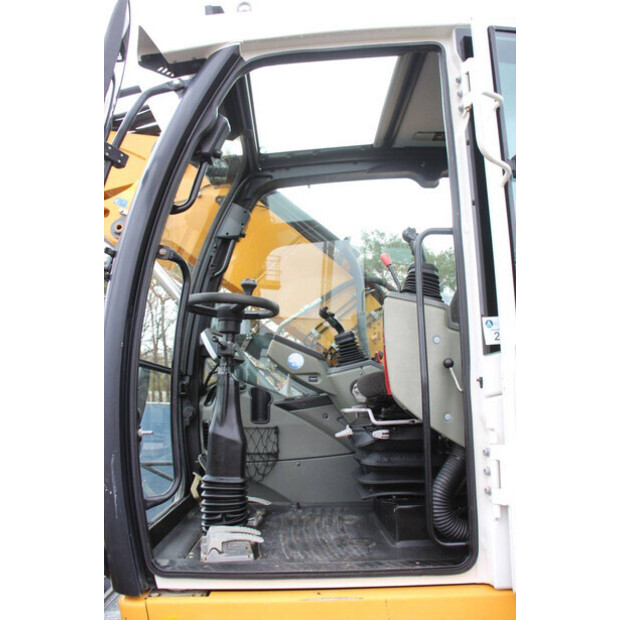 2017 ليبهير A914-46506815