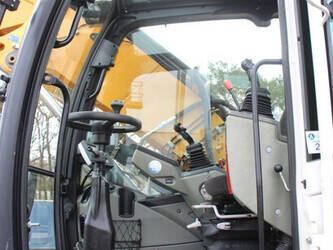 2017-liebherr-a914-46506815