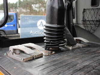 2017-liebherr-a914-46506816