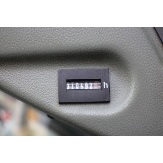 2017 ليبهير A914-46506817