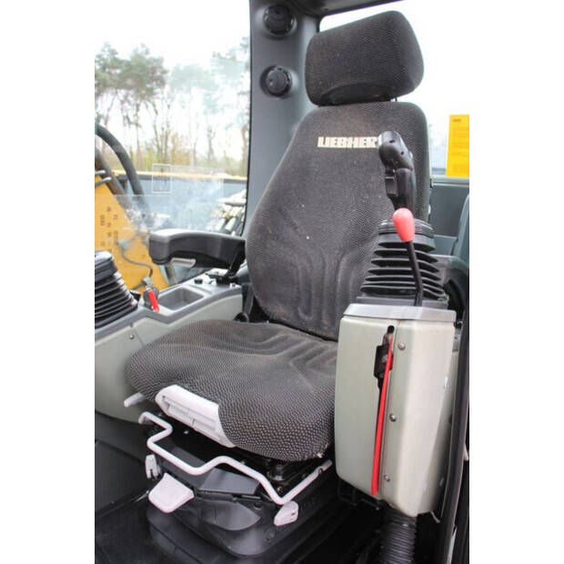 2017 ليبهير A914-46506818