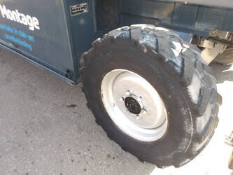 2012-jlg-210-25-1441635-46507210