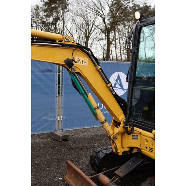 2013 Komatsu PC26MR-3-46509064