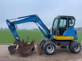 صورة ل حفارات بعجلات 2010 دووسان DX55