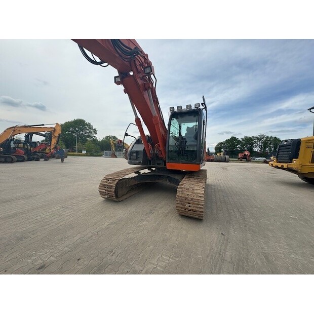 هيتاشى ZAXIS 225 USLC-46517583