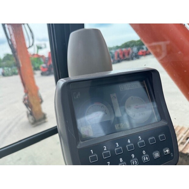 هيتاشى ZAXIS 225 USLC-46517589