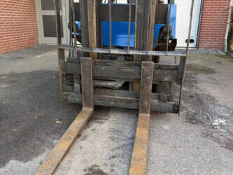 1985-yale-gdp-050-rc-46525980