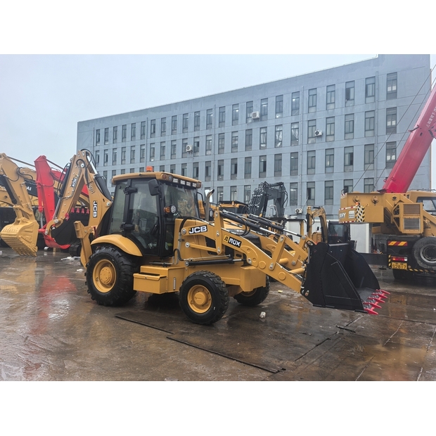 2023 جيه سي بي 3CX-46527128