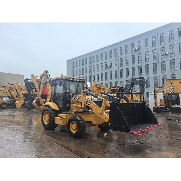 2023 جيه سي بي 3CX-46527129