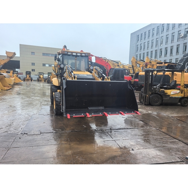 2023 جيه سي بي 3CX-46527130