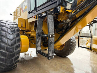 2018-caterpillar-140k-1441954-46554599