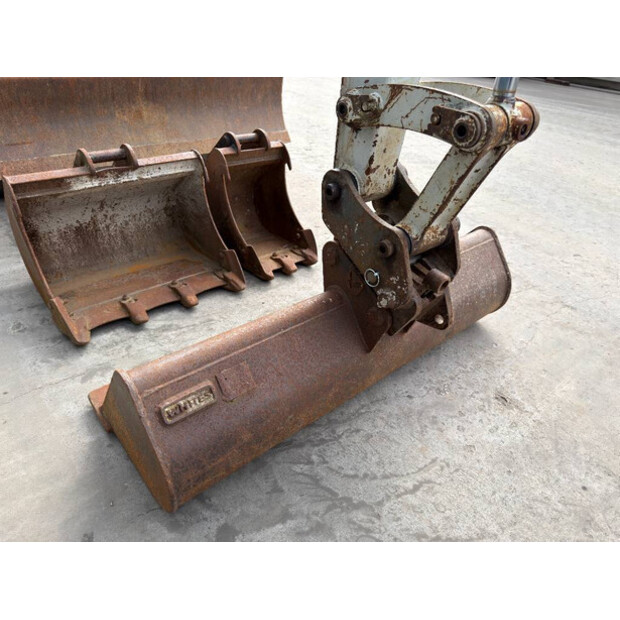 2017 TAKEUCHI TB230-46554678