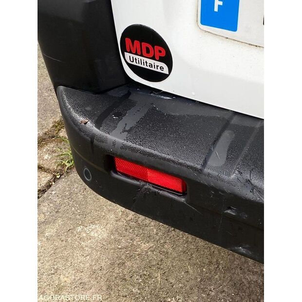 2020 رينو Trafic-46587872