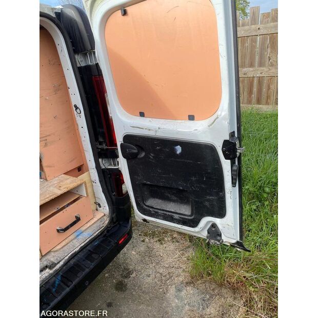 2020 رينو Trafic-46587873