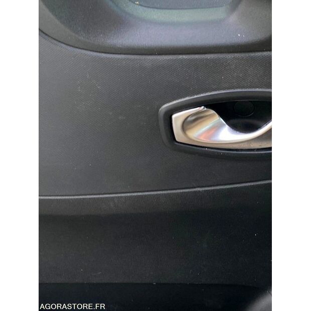 2020 رينو Trafic-46587882