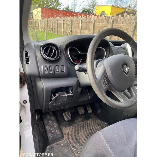 2020 رينو Trafic-46587883