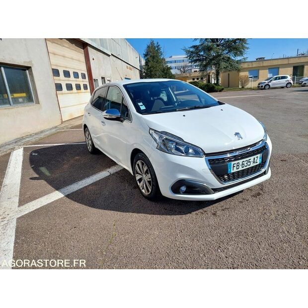2018 Peugeot 208-46587941