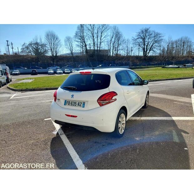 2018 Peugeot 208-46587942