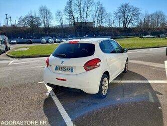 2018-peugeot-208-1442310-46587942
