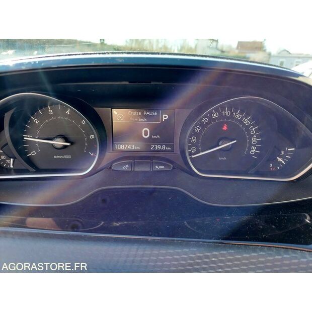 2018 Peugeot 208-46587945