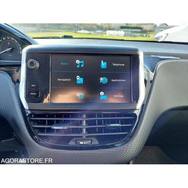 2018 Peugeot 208-46587946