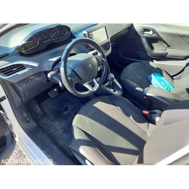 2018 Peugeot 208-46587947