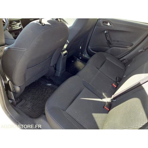 2018 Peugeot 208-46587948