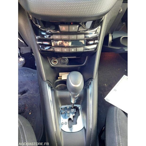 2018 Peugeot 208-46587949