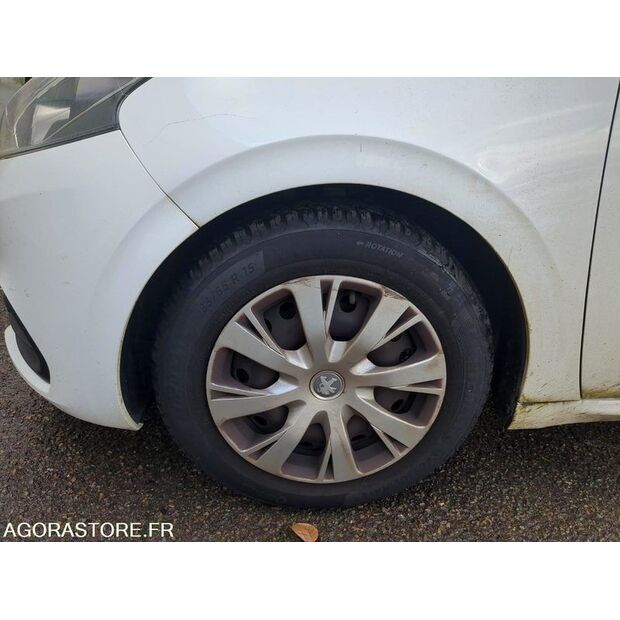 2018 Peugeot 208-46588148