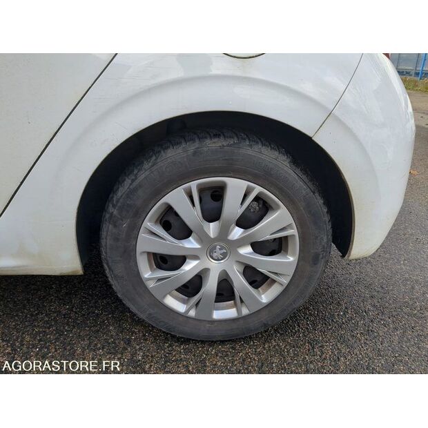 2018 Peugeot 208-46588149