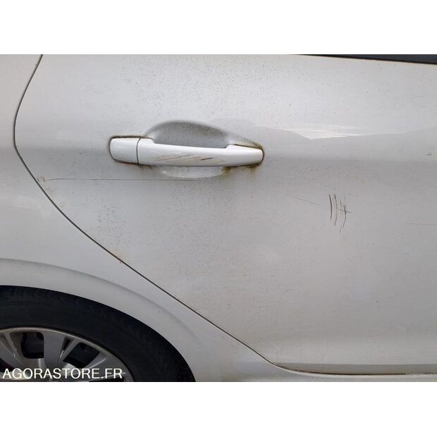 2018 Peugeot 208-46588156