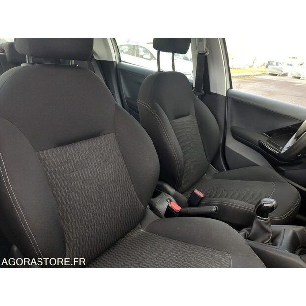 2018 Peugeot 208-46588160