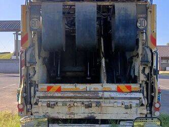 2015-daf-cf330-1442332-46588247