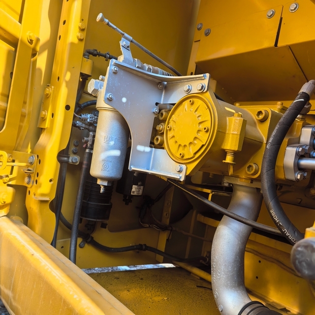 2023 Caterpillar 330-46588722