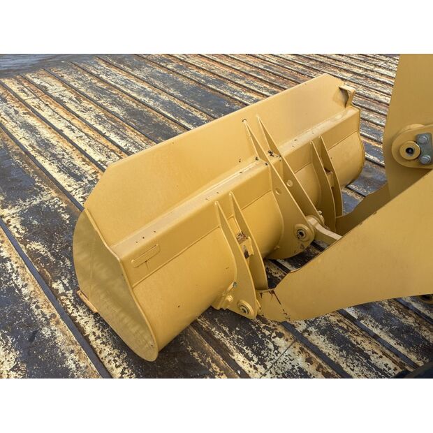 2016 كاتربيلر 901C2-46588915