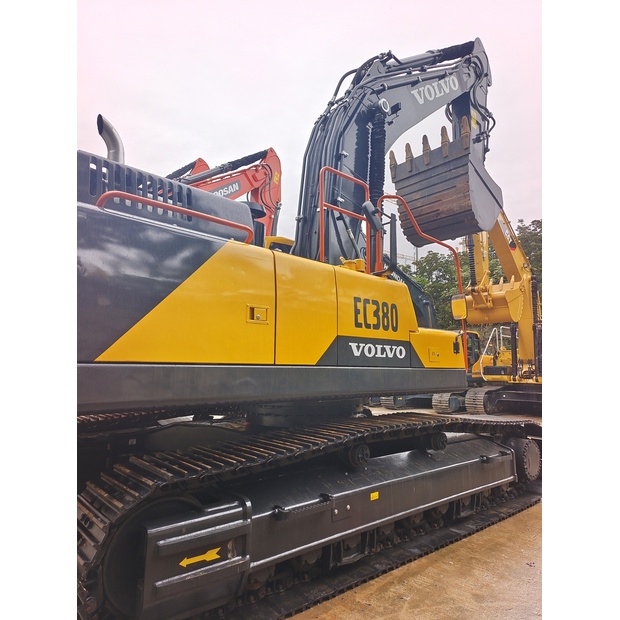 2024 فولفو EC380-46589217