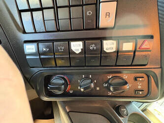 2014-iveco-euro-trakker-1442415-46589899