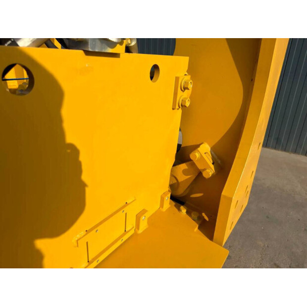 2026 Caterpillar D8N Multi Shank Ripper-46590692