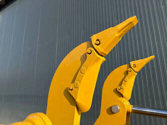 2026-caterpillar-d8n-multi-shank-ripper-46590694