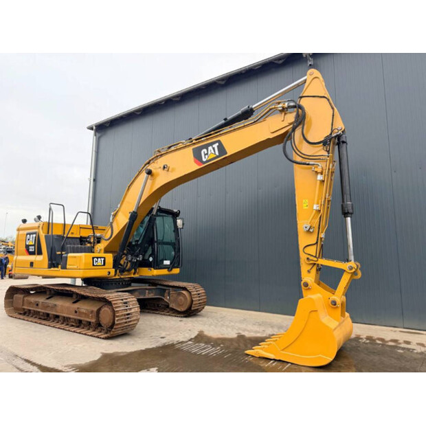 2018 Caterpillar 323-46590755