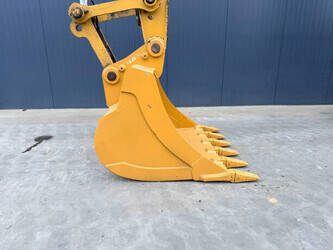 2018-caterpillar-323-1442538-46590774