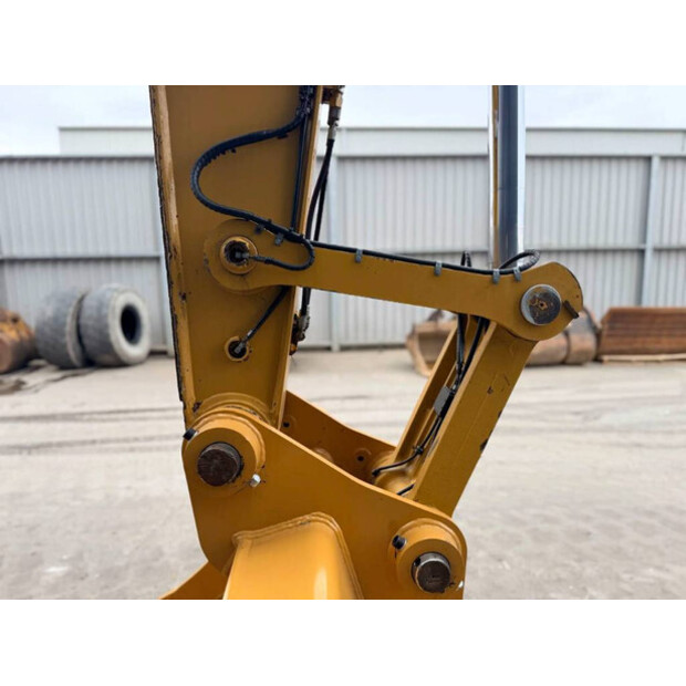 2018 Caterpillar 323-46590779