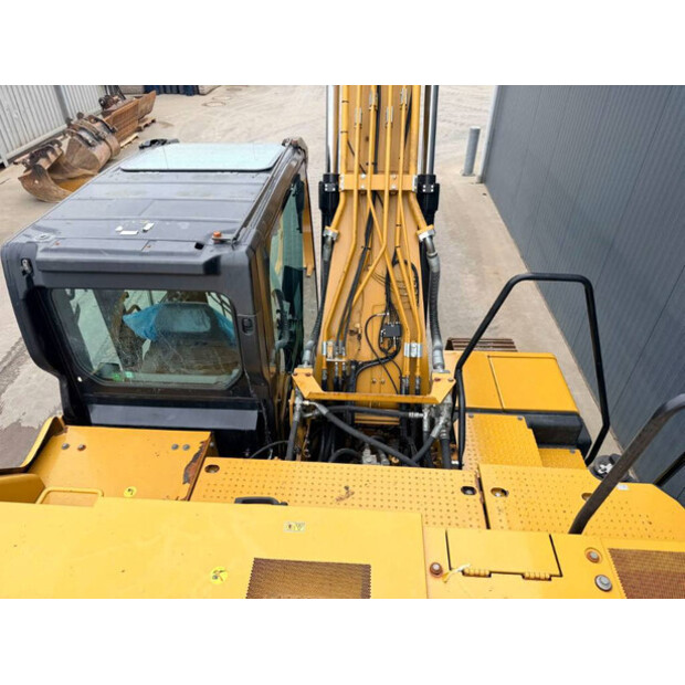 2018 Caterpillar 323-46590790