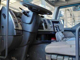 2009-renault-premium-1442745-46606540