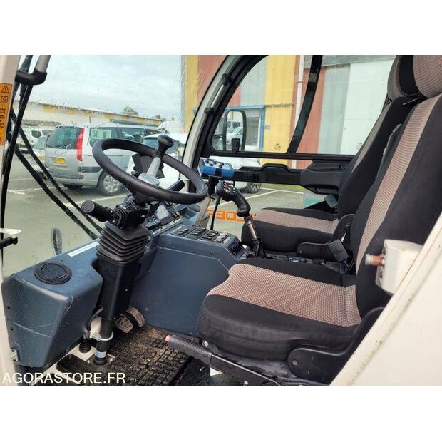 2017 Holder M3000-46606546